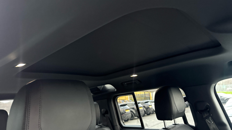 Land Rover Defender 3.0 D250 X-Dynamic SE 110 5dr Auto Diesel Estate